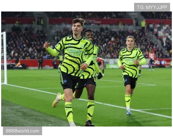 哈弗茨如何通过回撤接应主导强强对话中的进攻组织？