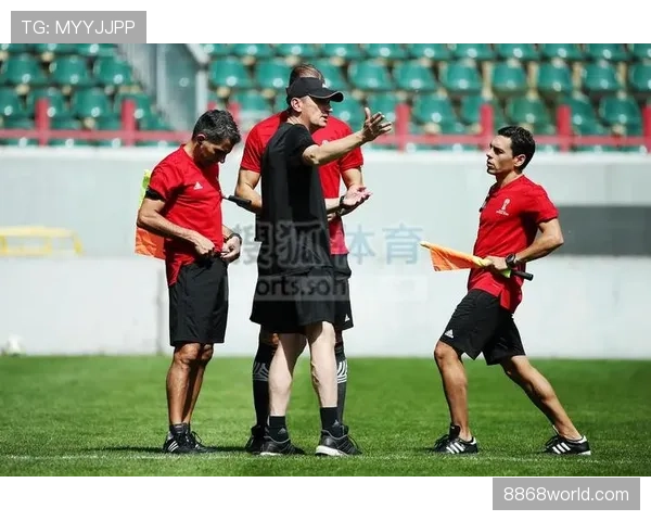 拉人犯规的判罚标准及裁判实际执法细节解读