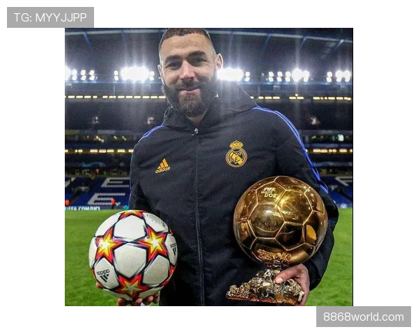 本泽马为何被视为最聪明的前锋？无球跑动与进攻串联的极致融合